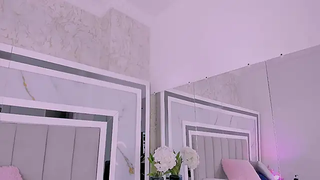 luciagray1's Webcam Show