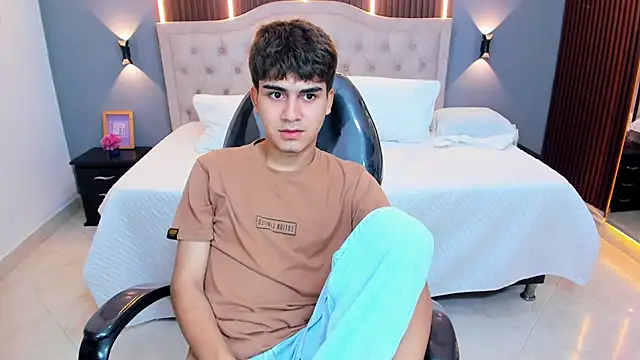 Živý XXX chat Tommy18__