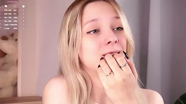 XXX chat uživo modela LeeryWonder