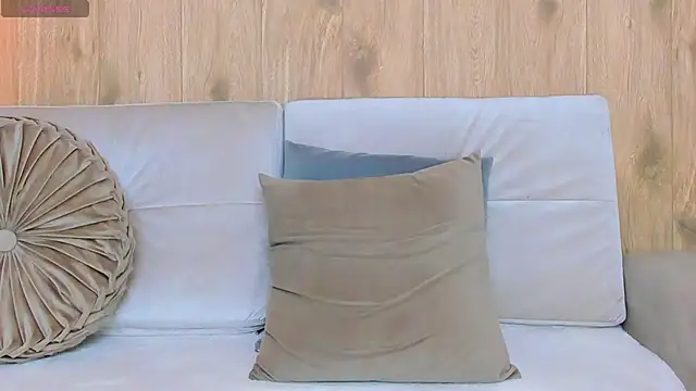 Chatroom XXX en direct de demyrose_