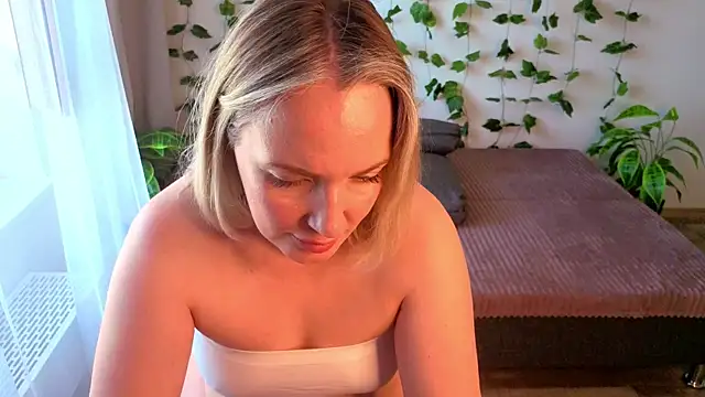 MonikFoxi's Live XXX Chat