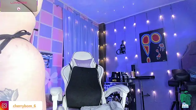 Chat +18 de cherrybom_ ao vivo