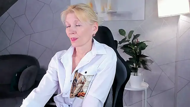 Chat XXX en directo de Julie_Lucas