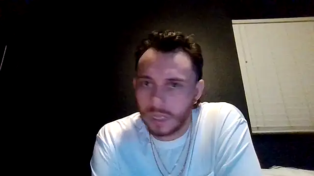 Tallhungcloudyyy Show in webcam