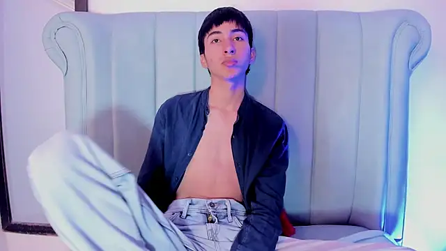 LittleNerd18 – webcam-show