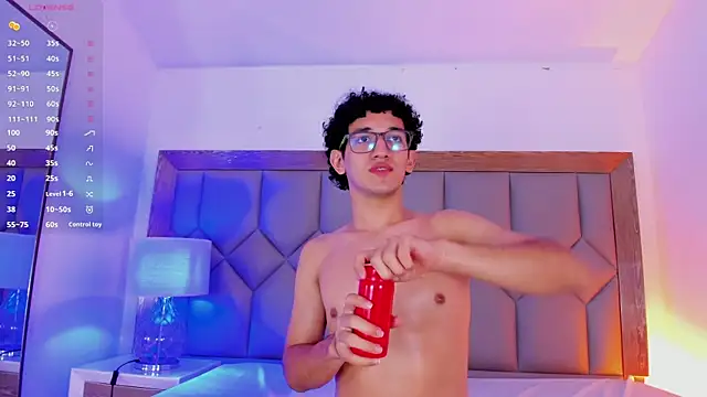 Chat XXX en directo de AlexPetiite