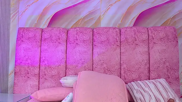 XXX chat uživo modela emmacurvy