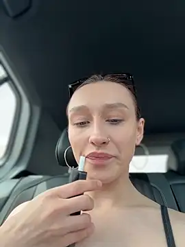 Show modela ElizaFi na web-kameri