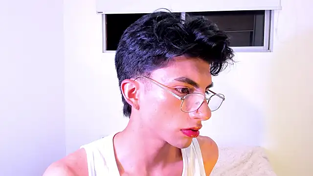 Chat +18 de Erick_Velveth ao vivo