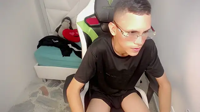 sombra_18 Live XXX Chat