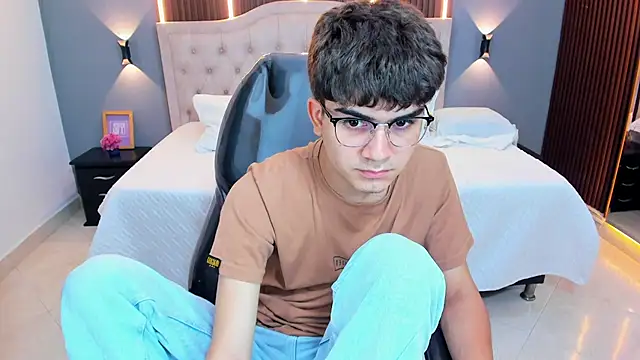 Tommy18__ 라이브 XXX 채팅