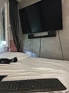 Pokój czatu na żywo – AvaSquirtMilf