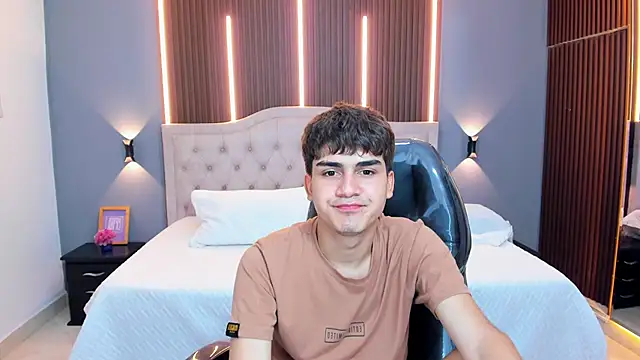 Živý XXX chat Tommy18__