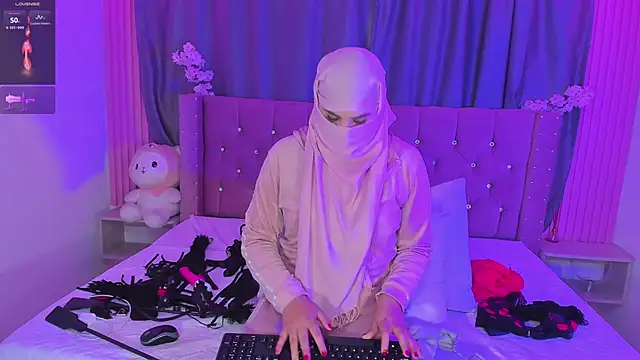 Nayla-Mouna Adlı Modelin Web Kamerası Şovu