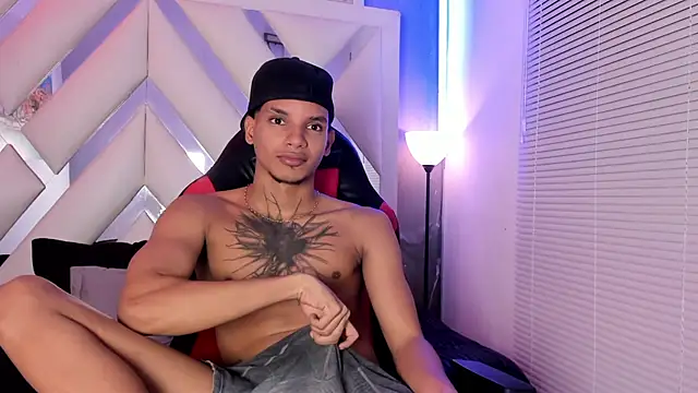 Вебкам-шоу kai_storm77