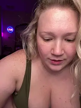 PiggyRose Chat XXX in diretta