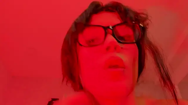 nahomyrusell Show in webcam