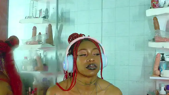 Chat +18 de DaniaMarcell ao vivo