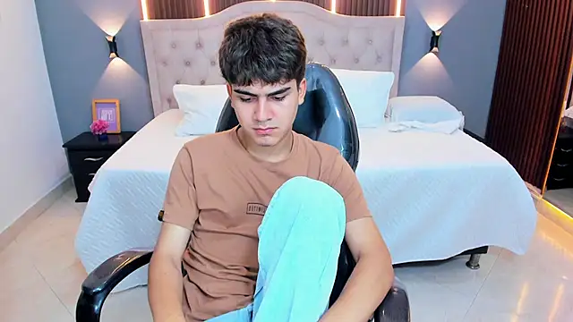 Tommy18__'s Live XXX Chat