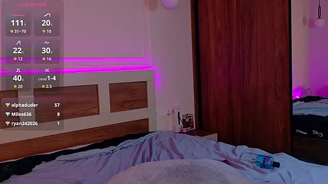 LunaXBaddie Chat XXX in diretta
