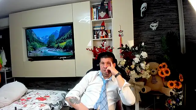 SpartacusDaddy48 Webcam Show