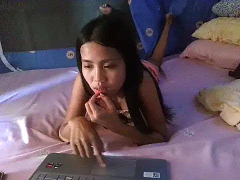SoftieBloom's Live XXX Chat