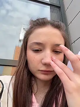 hiding-mila Live XXX-Chat