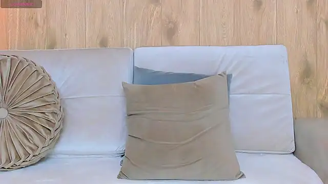 demyrose_'s Live XXX Chat