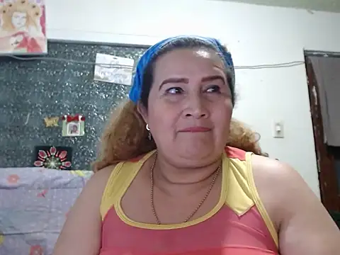 Perla1981-- Live XXX Chat