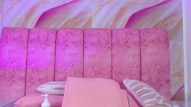 emmacurvyのライブXXXチャット