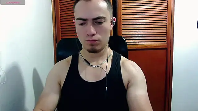 TouchDaddy4 Adlı Modelin Canlı XXX Sohbeti