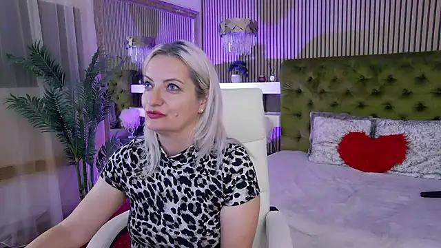LadyTouch live XXX chat