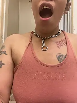 Desirae_Luciano's Webcam Show