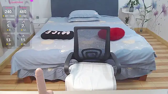 mila-baby-99 Show Webcam