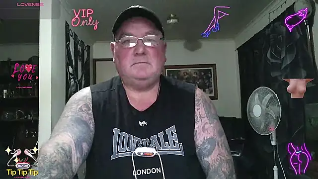 KINKYBLUEYES69 Show in webcam