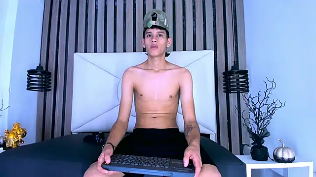 Pit_Ross Live XXX-chat