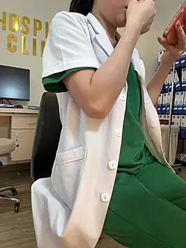 secretly_masturbating Adlı Modelin Web Kamerası Şovu