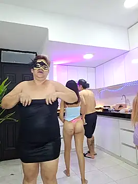 royalgirls_x Adlı Modelin Web Kamerası Şovu