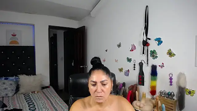 mature_bigboobs10 Adlı Modelin Canlı XXX Sohbeti