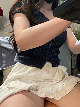 Linh_2004's Live XXX Chat