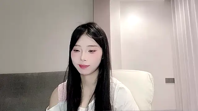 yiyibaby2026 Show Webcam
