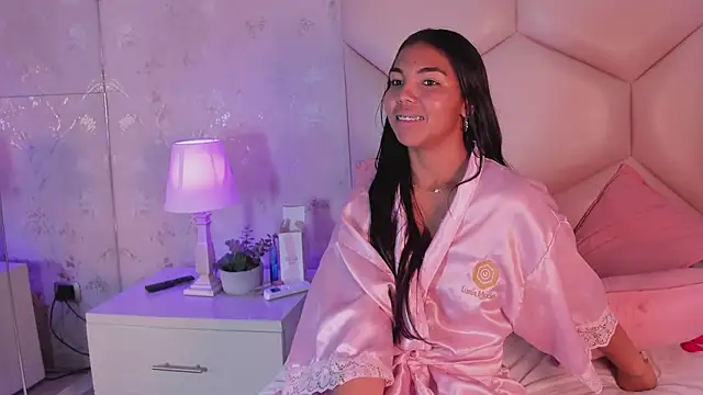 Nasly_Moore Adlı Modelin Canlı XXX Sohbeti