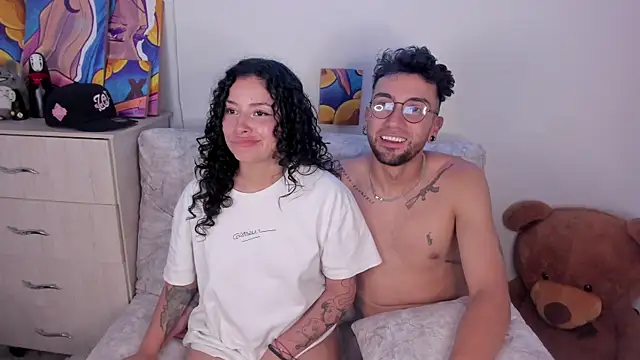 Show modela couplevibes_ na web-kameri
