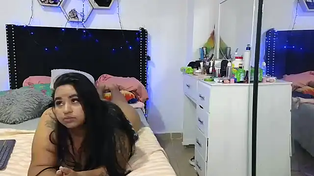 charlotte_077 Adlı Modelin Canlı XXX Sohbeti