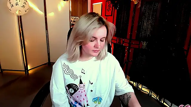 KathyBriggs Adlı Modelin Canlı XXX Sohbeti