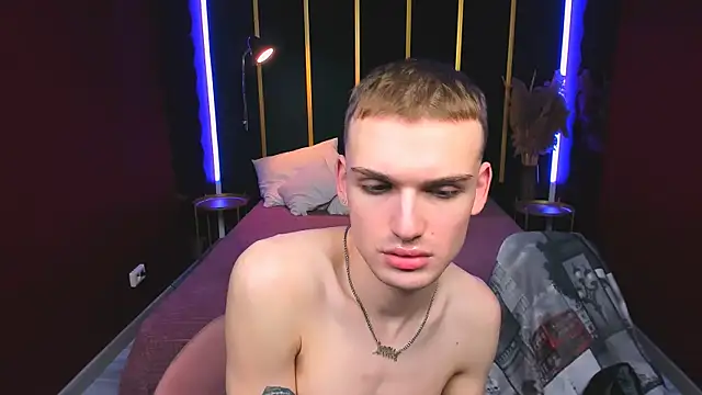 Онлайн чат XXX Lucas_Moran