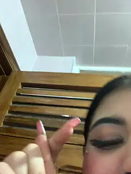 Dannii- Adlı Modelin Canlı XXX Sohbeti