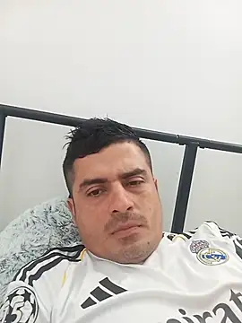 Andr3s69xxx Adlı Modelin Canlı XXX Sohbeti