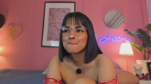 SoySaraa Chat XXX live