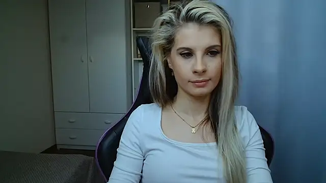 KristineGlow Chat XXX live